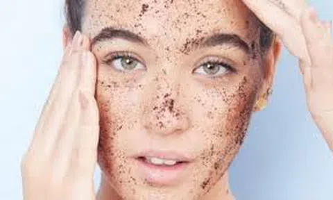 Những sai lầm nghiêm trọng khi tẩy da chết khiến bạn nhanh già nua